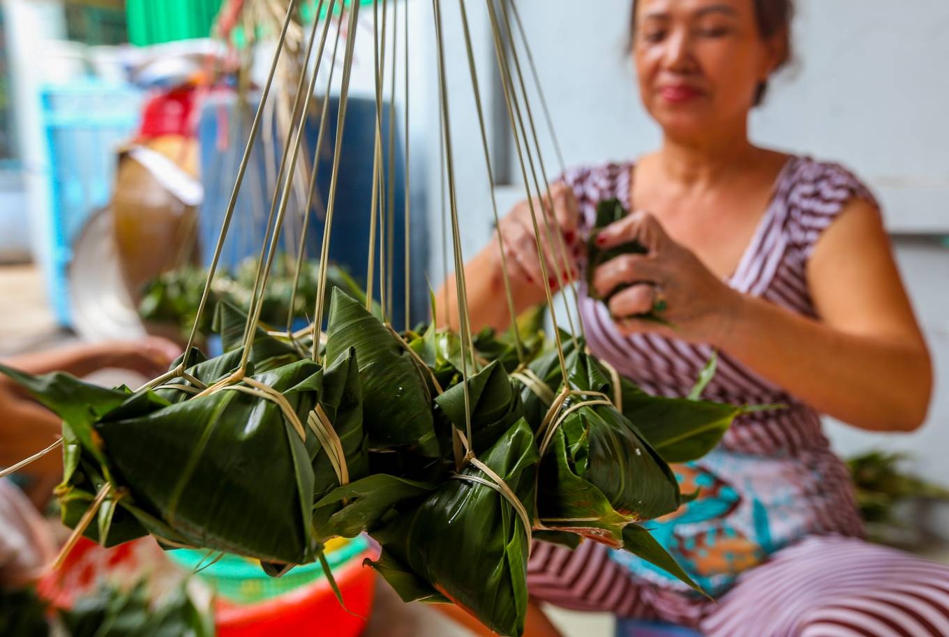 xom hon 50 nam lam banh u la tre ngay tet doan ngo o sai gon