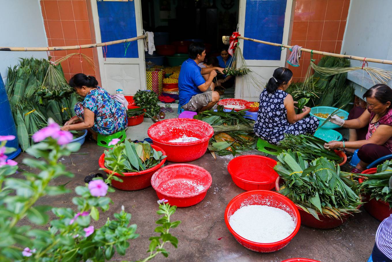 xom hon 50 nam lam banh u la tre ngay tet doan ngo o sai gon