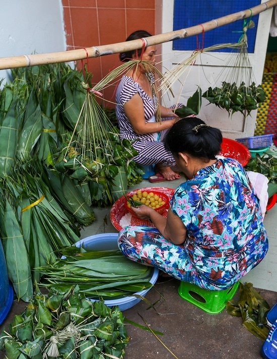xom hon 50 nam lam banh u la tre ngay tet doan ngo o sai gon