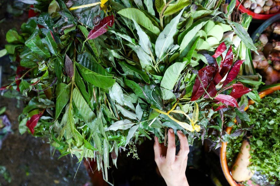 la xong banh tro va nhung mat hang duoc san lung can tet doan ngo