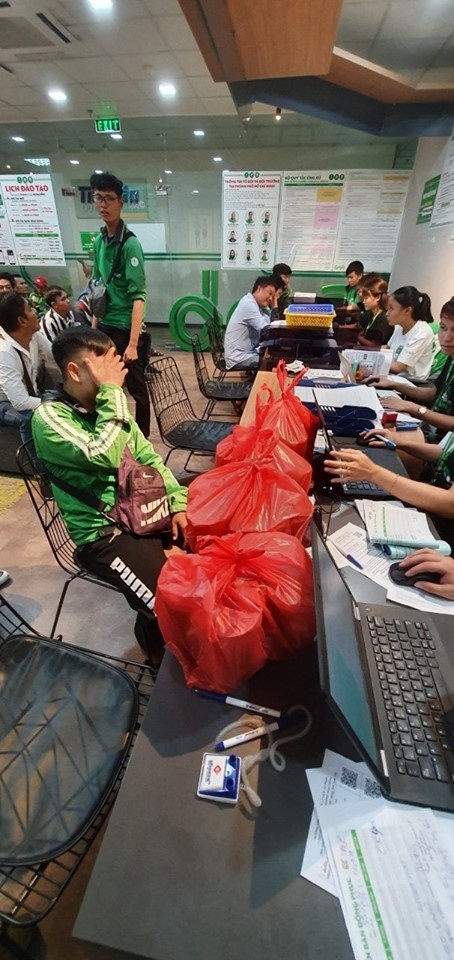 danh tinh co gai vang trong lang bung hang de shipper kho so voi 20 ly tra sua tri gia 12 trieu dong