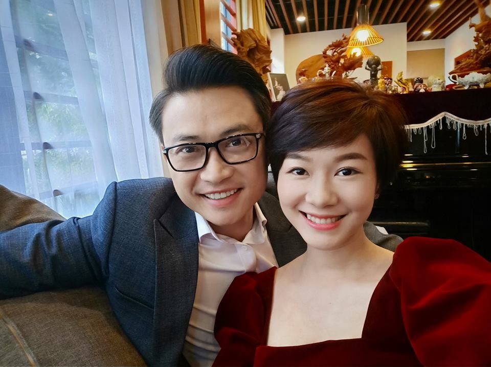 ngam vuon hong ngoai dep me hon cua uyen chi vo pate trong ve nha di con