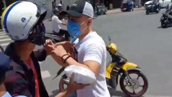 vu le duong bao lam bi danh khi phat com tu thien nghi ngo la chieu dan dung de pr