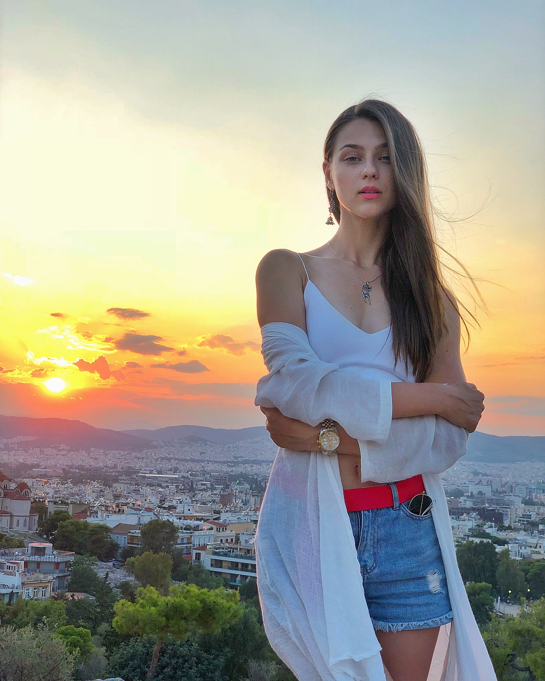 co gai nuoc ngoai dep hut hon trong bo anh sen ho tay la ai