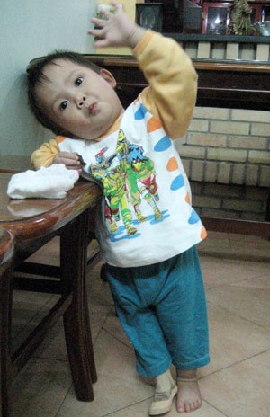 hanh trinh thien nhan tu cau be bi bo roi den nu cuoi toa nang sau 13 nam