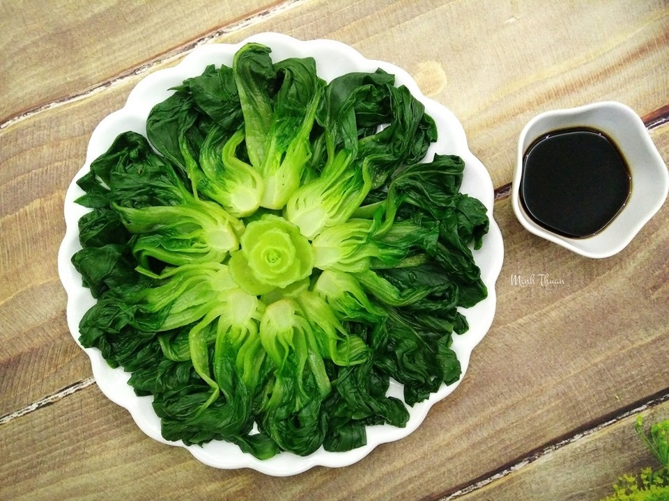 ngam nhung dia rau luoc xanh muot dep tuyet nhu mot vuon rau nghe thuat