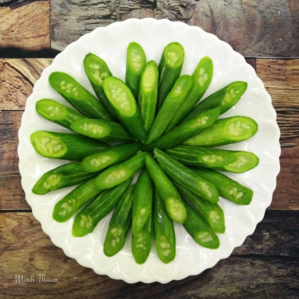 ngam nhung dia rau luoc xanh muot dep tuyet nhu mot vuon rau nghe thuat