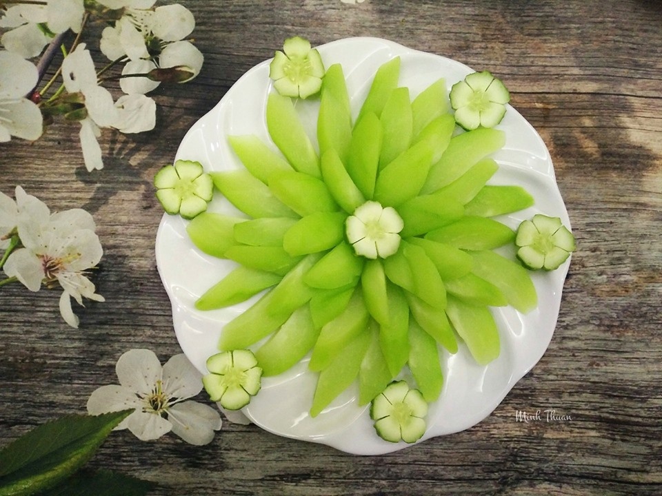 ngam nhung dia rau luoc xanh muot dep tuyet nhu mot vuon rau nghe thuat