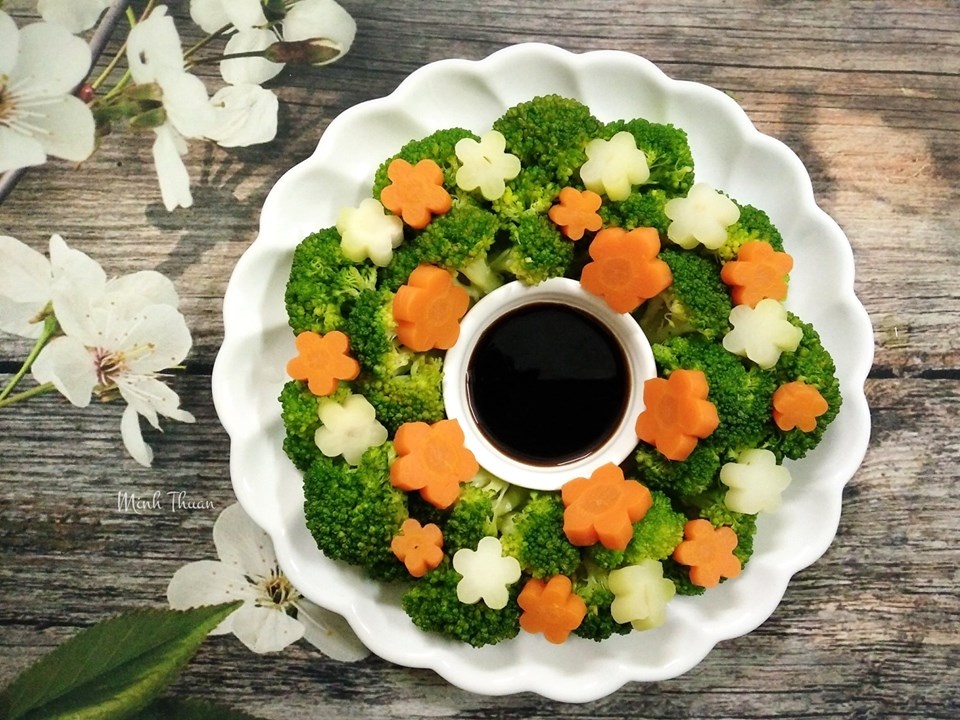 ngam nhung dia rau luoc xanh muot dep tuyet nhu mot vuon rau nghe thuat