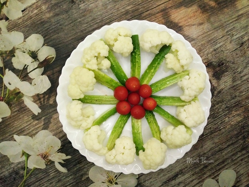 ngam nhung dia rau luoc xanh muot dep tuyet nhu mot vuon rau nghe thuat