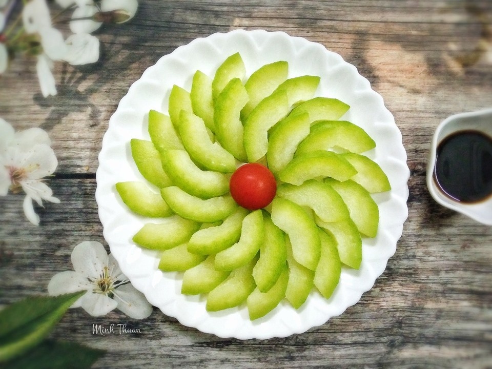 ngam nhung dia rau luoc xanh muot dep tuyet nhu mot vuon rau nghe thuat