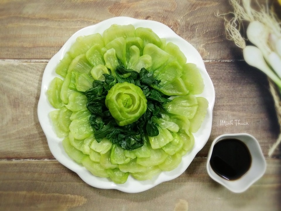 ngam nhung dia rau luoc xanh muot dep tuyet nhu mot vuon rau nghe thuat