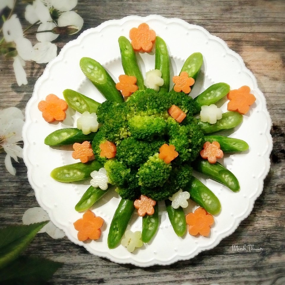 ngam nhung dia rau luoc xanh muot dep tuyet nhu mot vuon rau nghe thuat