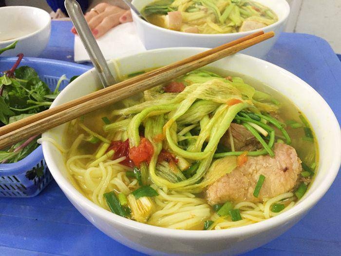 nguoi co tu trong dung bao gio an bun chui va tranh cai mieng an la mieng nhuc