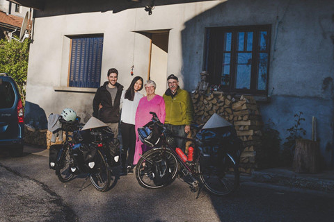 co gai viet cung chong dap xe 16000 km tu phap ve viet nam