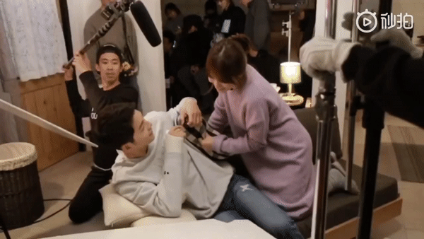 song joong ki va song hye kyo vui nhon trong doan clip hau truong khien fan cang tiec nuoi