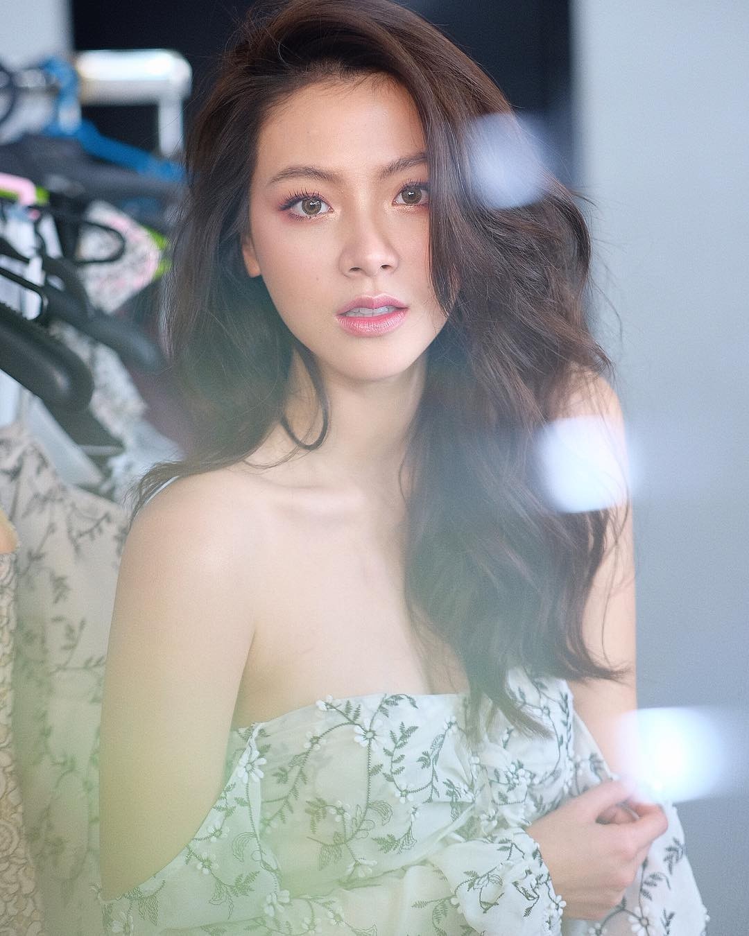 baifern pimchanok nu chinh chiec la bay tu lao dao vi scandal nghien ma tuy den no luc vuc day su nghiep