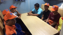 tau sar 411 dua 7 thuyen vien tau na 95899 ts cap cang cua lo nghe an