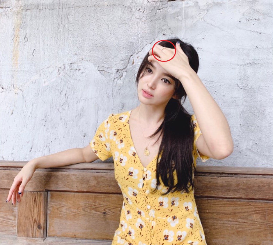 tin bat ngo song hye kyo lang le deo lai nhan cuoi khong xoa anh cuoi voi song joong ki