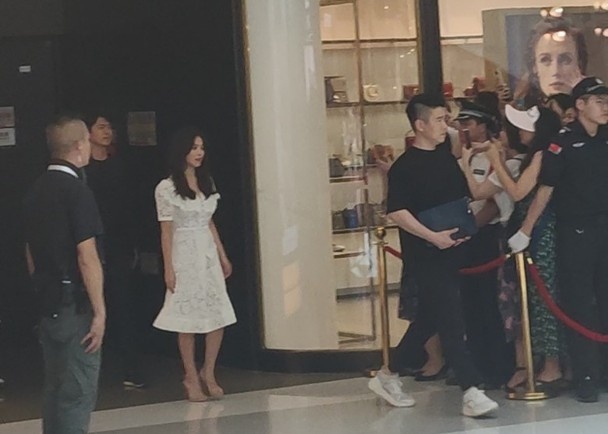 song hye kyo xuat hien lan dau sau lum xum ly hon voi song joong ki