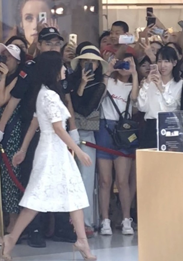 song hye kyo xuat hien lan dau sau lum xum ly hon voi song joong ki