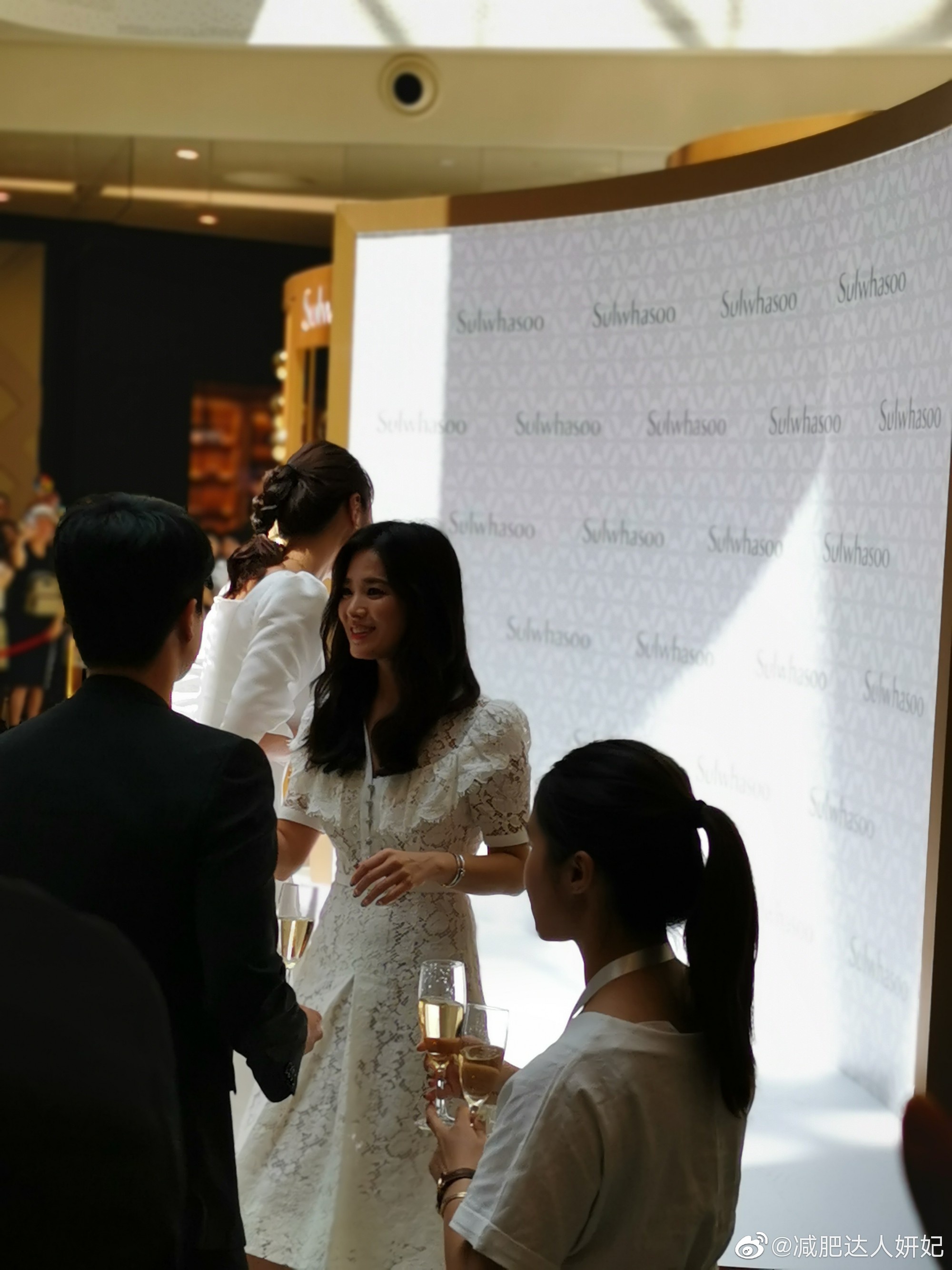 song hye kyo xuat hien lan dau sau lum xum ly hon voi song joong ki