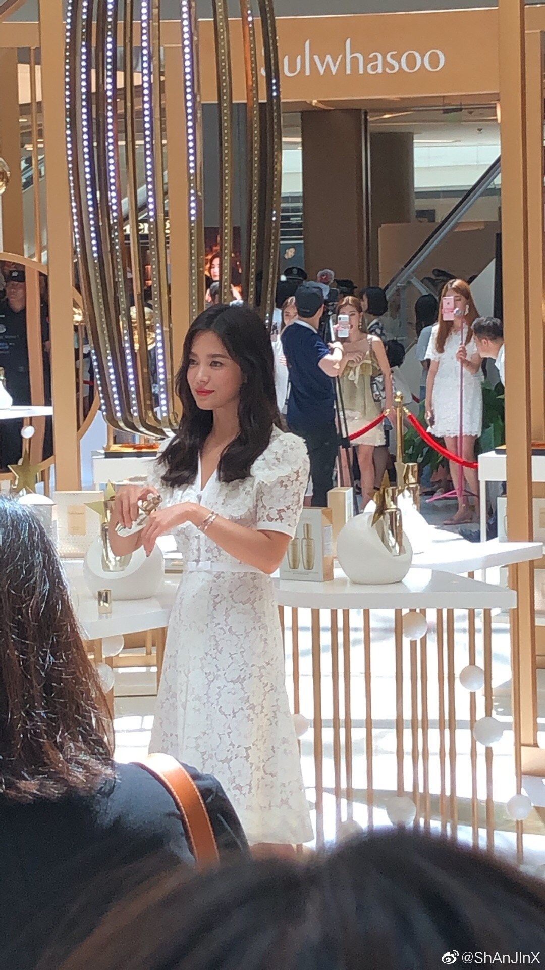 song hye kyo xuat hien lan dau sau lum xum ly hon voi song joong ki