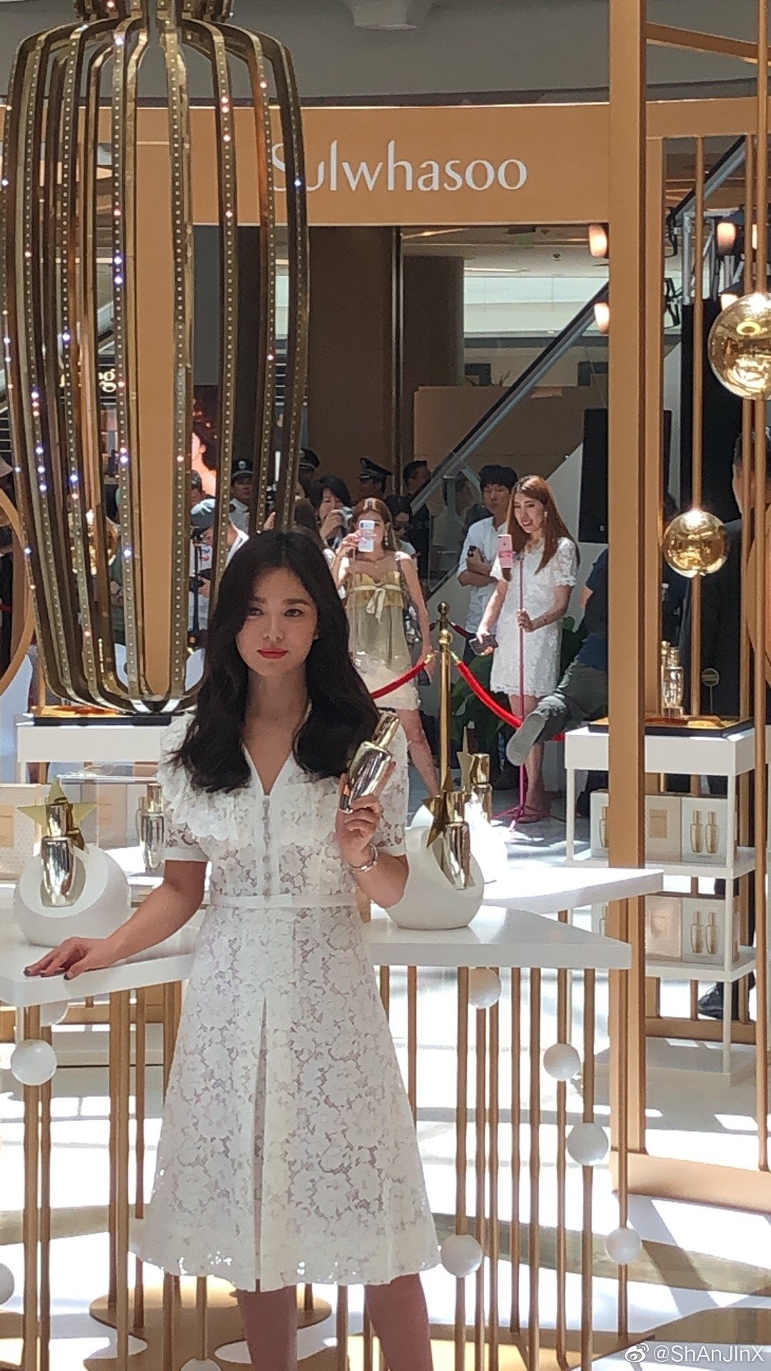 song hye kyo xuat hien lan dau sau lum xum ly hon voi song joong ki