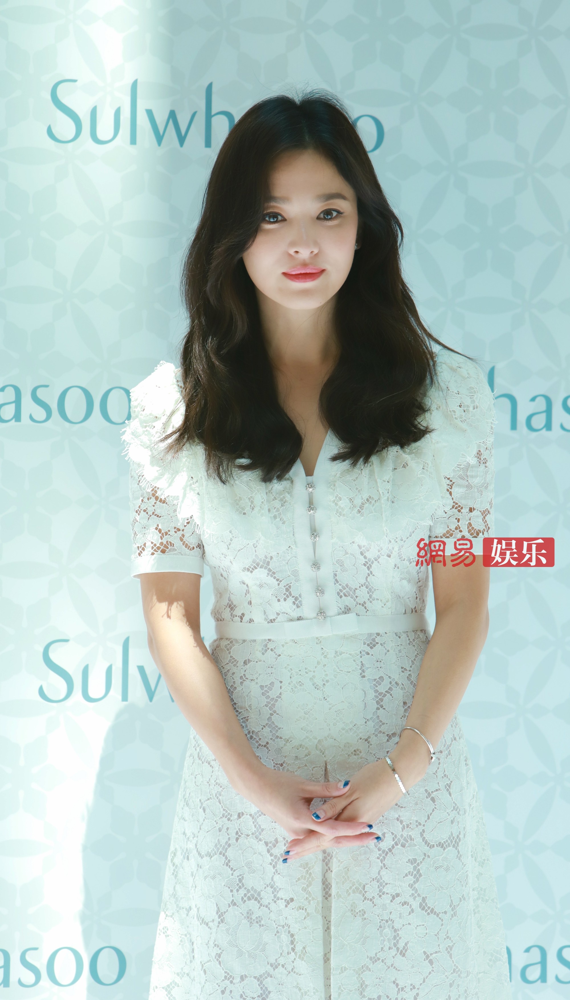 song hye kyo xuat hien lan dau sau lum xum ly hon voi song joong ki