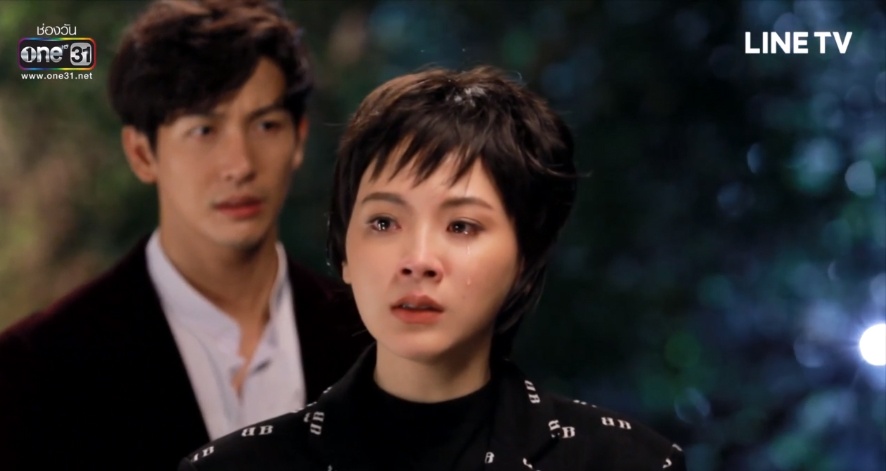 chiec la cuon bay tap 8 chat to tinh voi nira nhung co tu choi trong nuoc mat