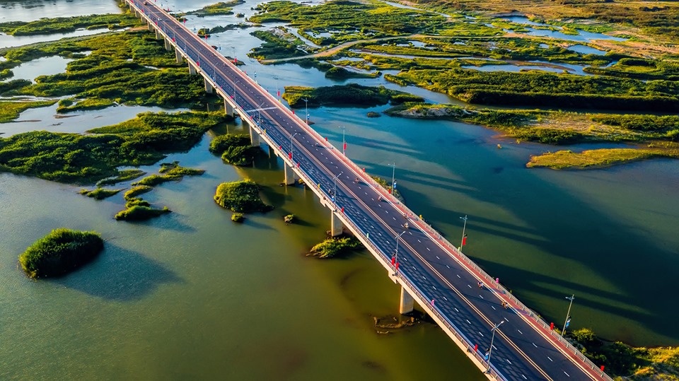 Quảng Ngãi đẹp hùng vĩ, thanh bình trong loạt ảnh flycam quang ngai dep hung vi thanh binh trong loat anh flycam