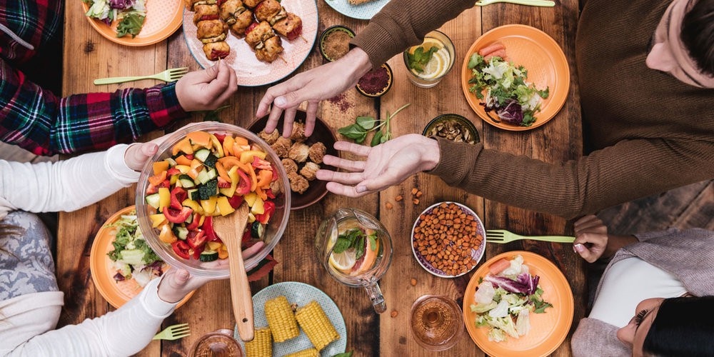 thoi quen chua lai mieng thuc an cuoi cung mieng si dien hay mieng nhuong nhin nhau