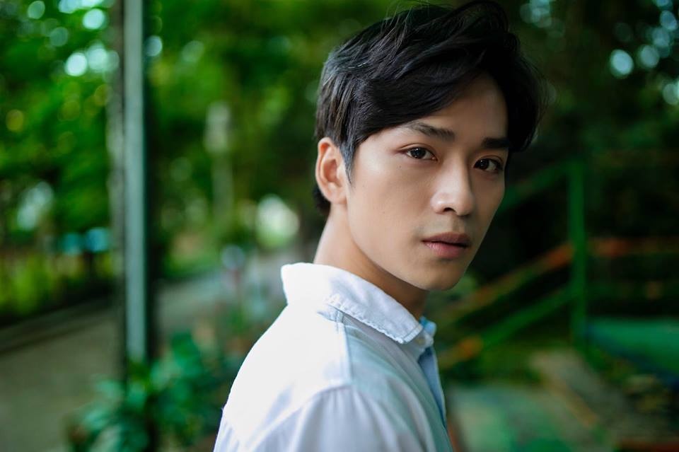 nam chinh mat biec ngoai hinh dien trai so huu doi mat duom buon am anh