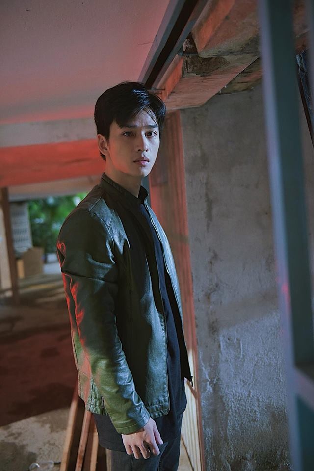 nam chinh mat biec ngoai hinh dien trai so huu doi mat duom buon am anh