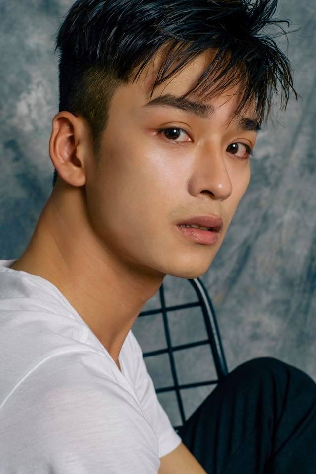 nam chinh mat biec ngoai hinh dien trai so huu doi mat duom buon am anh