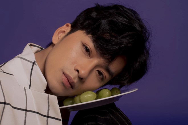 nam chinh mat biec ngoai hinh dien trai so huu doi mat duom buon am anh