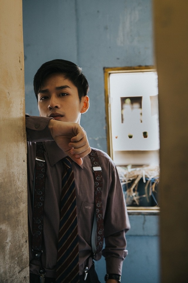 nam chinh mat biec ngoai hinh dien trai so huu doi mat duom buon am anh