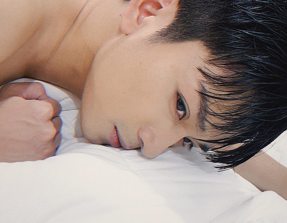 nam chinh mat biec ngoai hinh dien trai so huu doi mat duom buon am anh