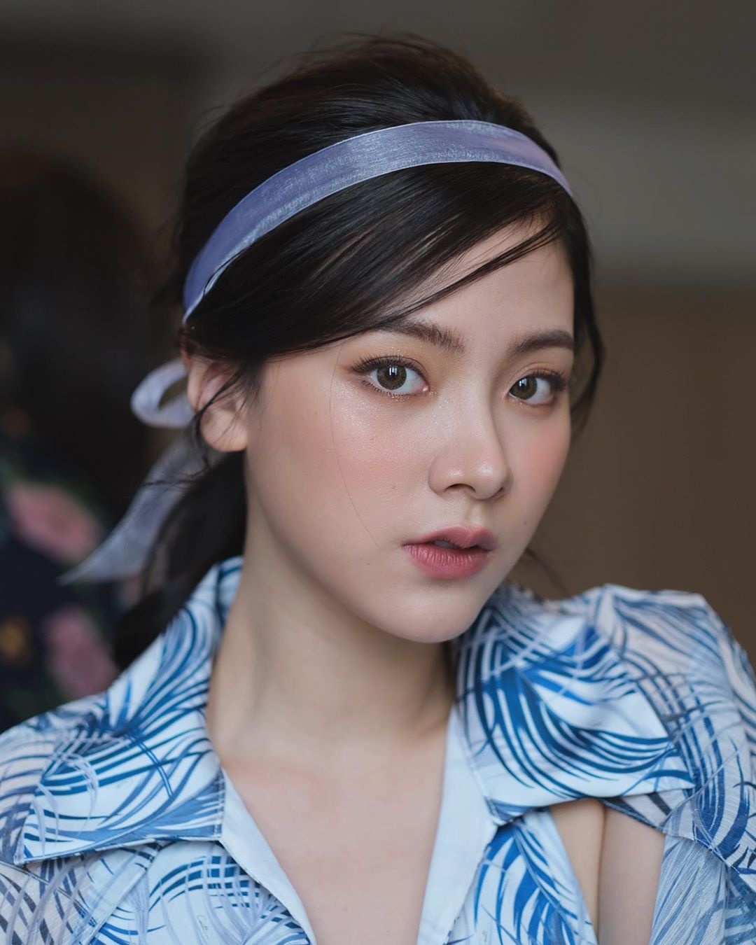 nu chinh chiec la cuon bay khoe loat anh hoi be chung minh nhan sac khong dao keo