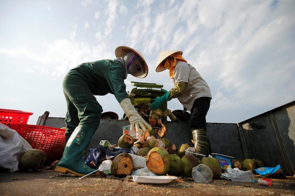 bai chay don 6 tan rac moi ngay dan mang buc xuc nhat rac hay nhat y thuc nguoi dan