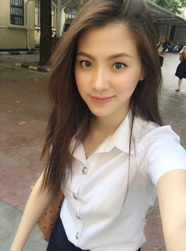 baifern cua chiec la cuon bay khoe loat anh ngay be dang yeu giua con sot sang viet nam du su kien
