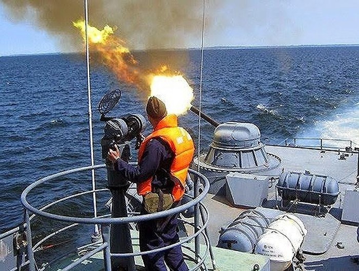 kham pha hoa than ak 630 ban 10000 vienphut tren tau chien viet nam