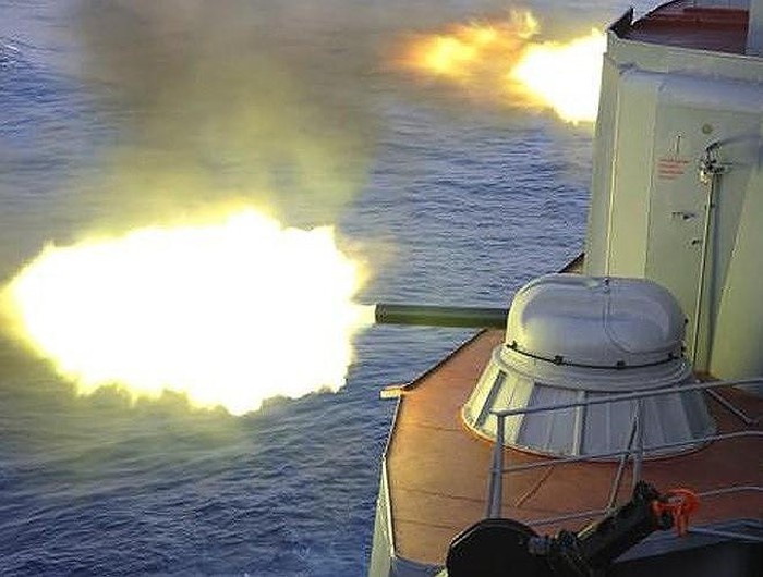 kham pha hoa than ak 630 ban 10000 vienphut tren tau chien viet nam