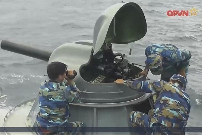 kham pha hoa than ak 630 ban 10000 vienphut tren tau chien viet nam