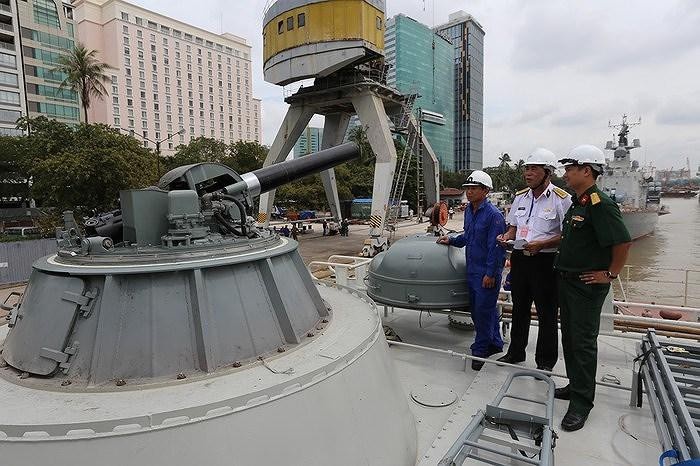 kham pha hoa than ak 630 ban 10000 vienphut tren tau chien viet nam