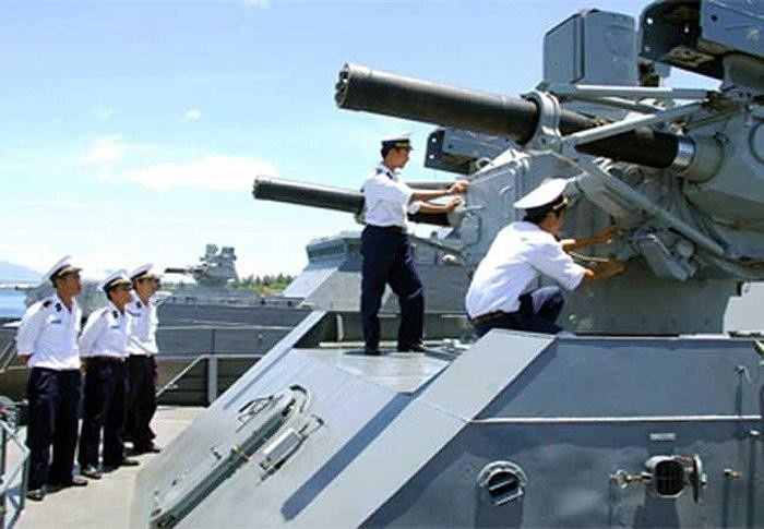 kham pha hoa than ak 630 ban 10000 vienphut tren tau chien viet nam