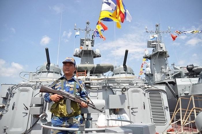 kham pha hoa than ak 630 ban 10000 vienphut tren tau chien viet nam