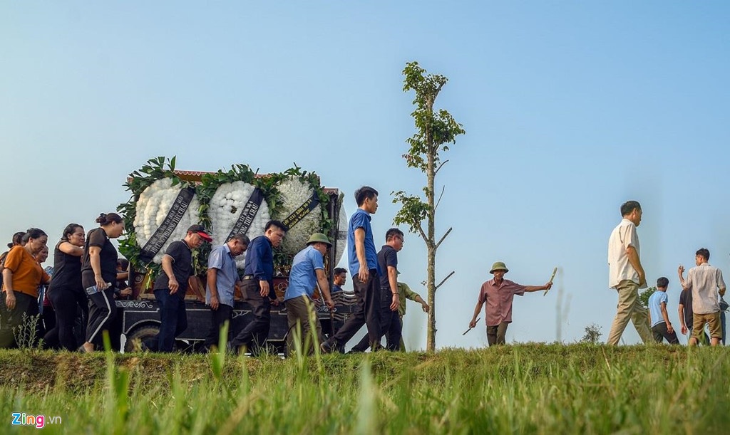 hinh anh tot cung dau don trong dam tang be trai lop 1 truong gateway