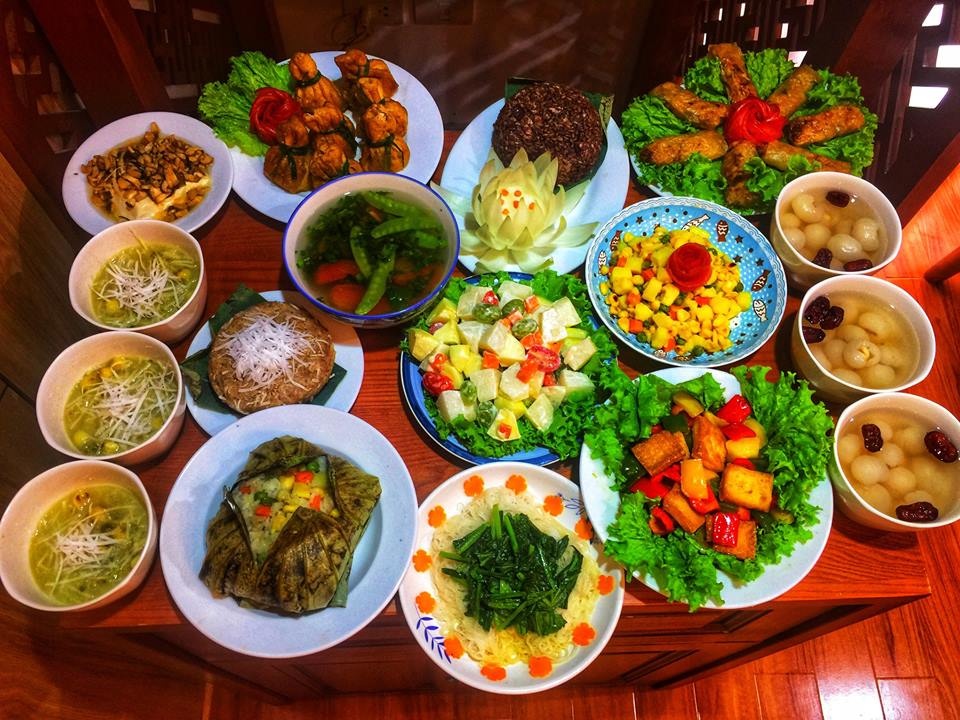 bai cung ram thang 7 trong nha va ngoai troi theo van khan co truyen viet nam