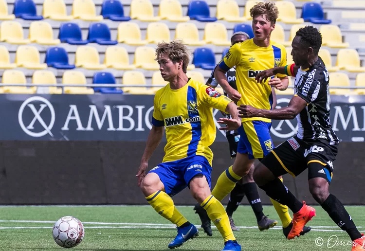 cong phuong khong co ten trong danh sach thi dau cua sint truidense ke ca tren bang ghe du bi